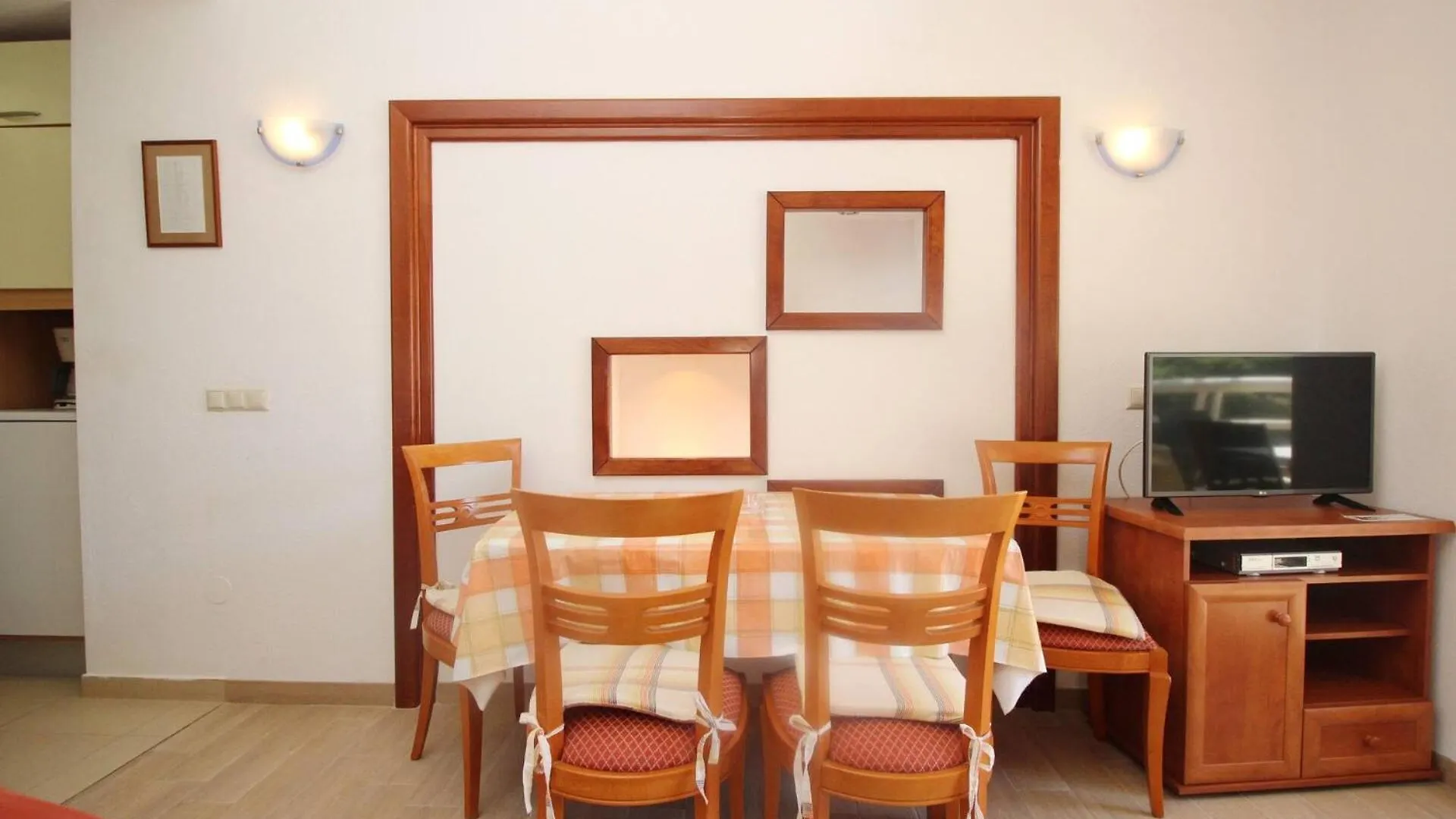Guest house Apartments Mrkus Baska