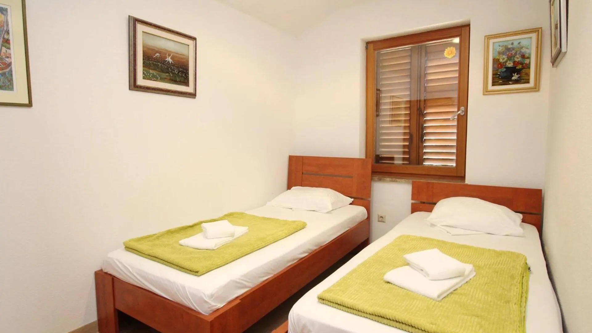 Guest house Apartments Mrkus Baska