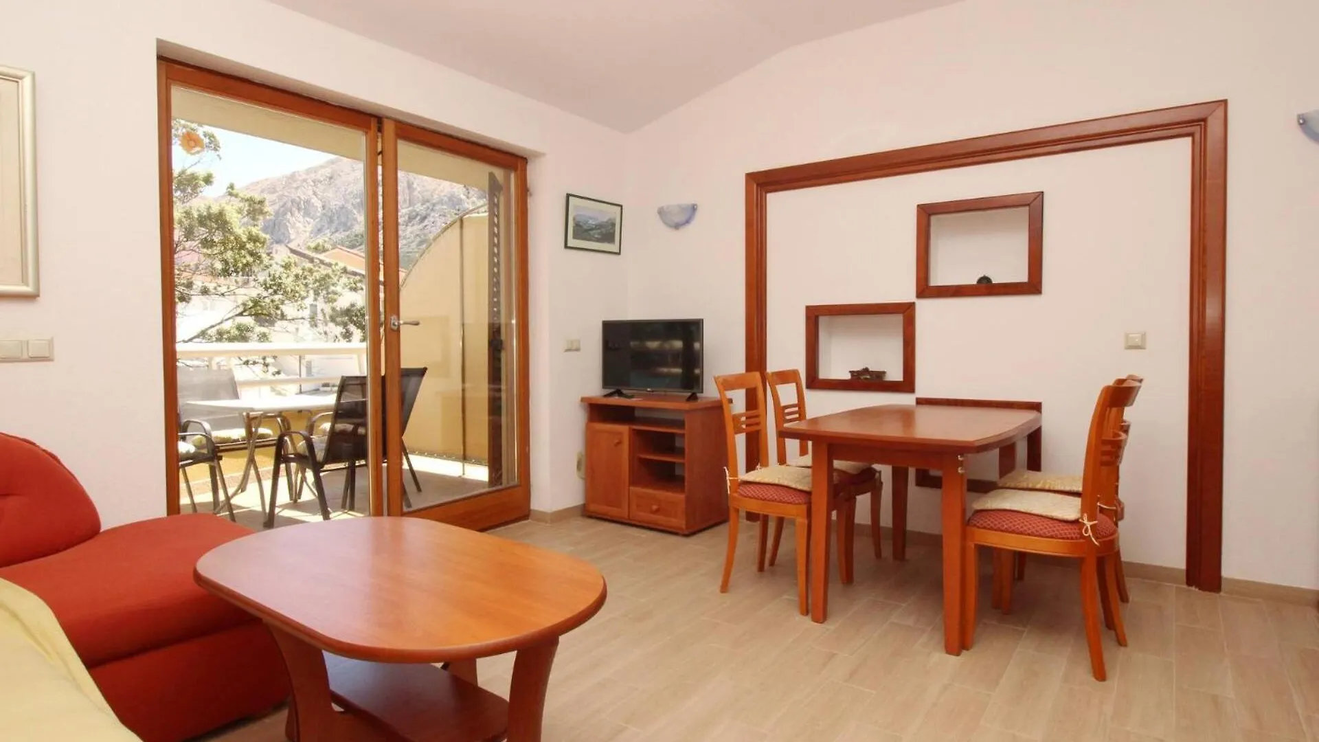 Guest house Apartments Mrkus Baska