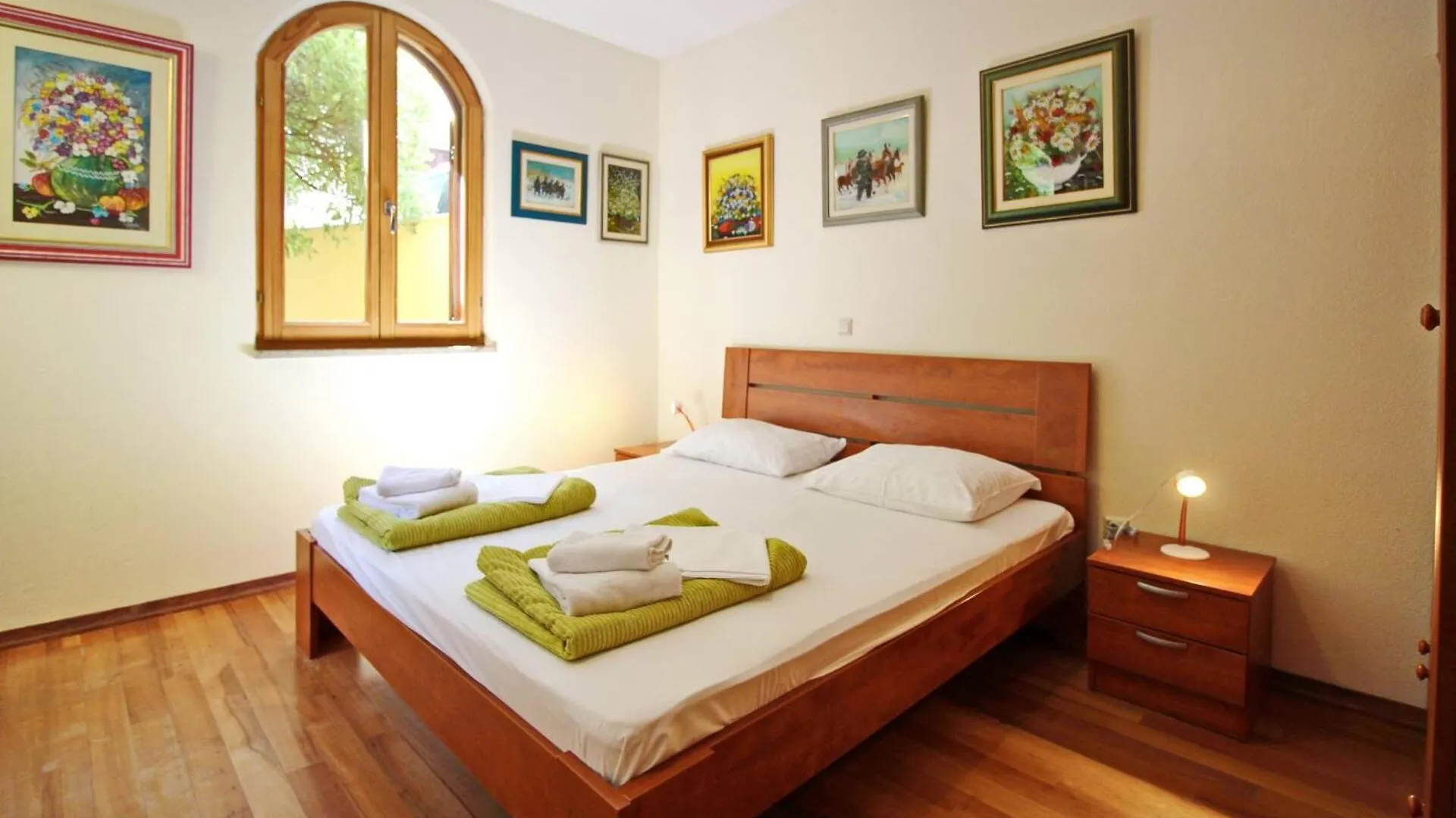 Guest house Apartments Mrkus Baska