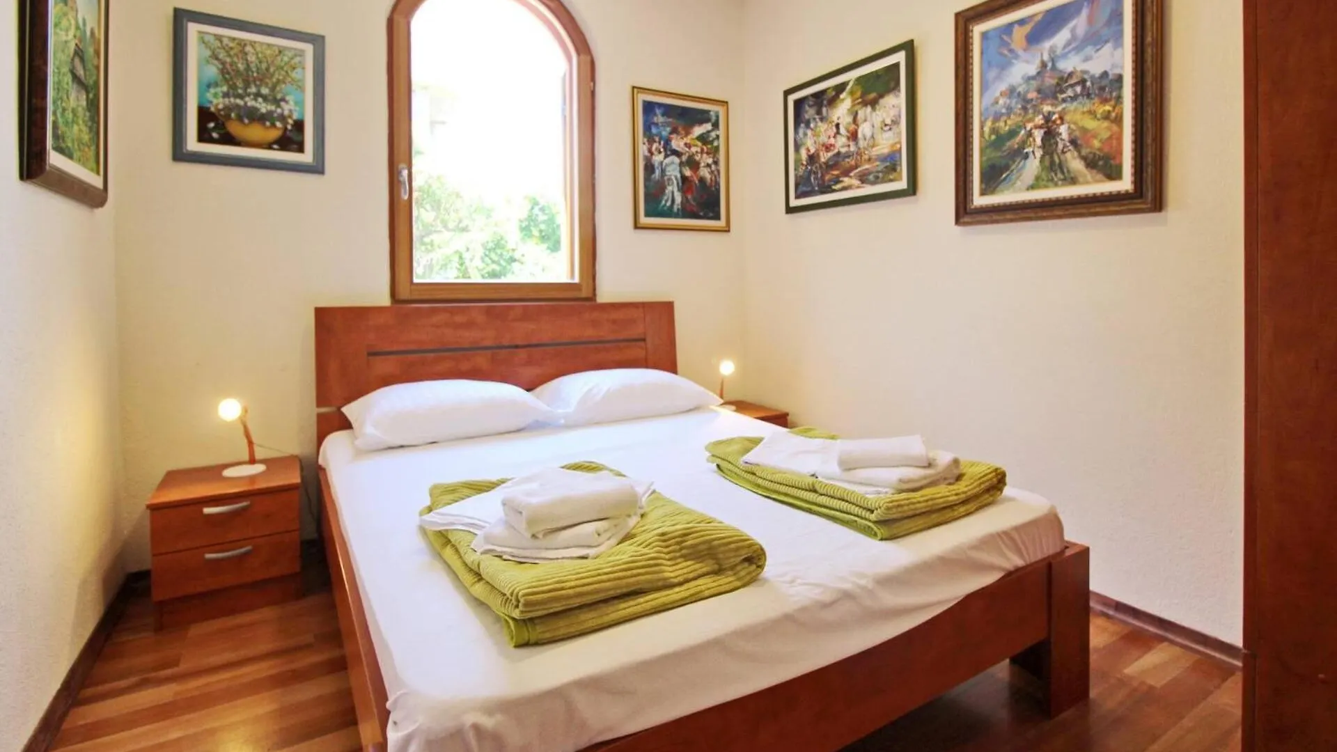 Guest house Apartments Mrkus Baska