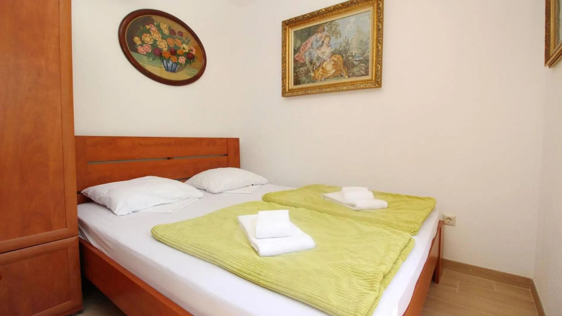 Guest house Apartments Mrkus Baska