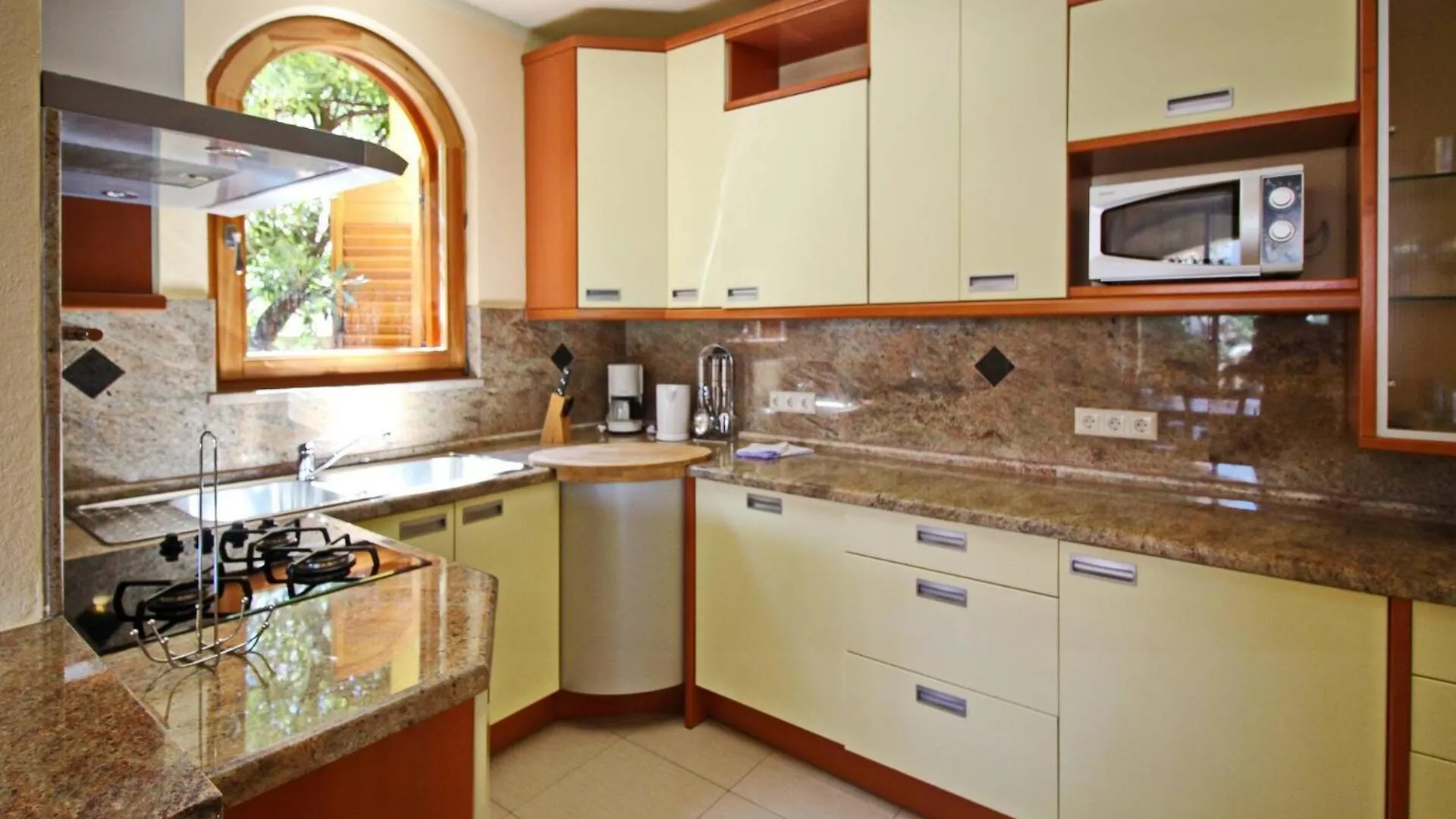 Apartments Mrkus Baska  Guest house